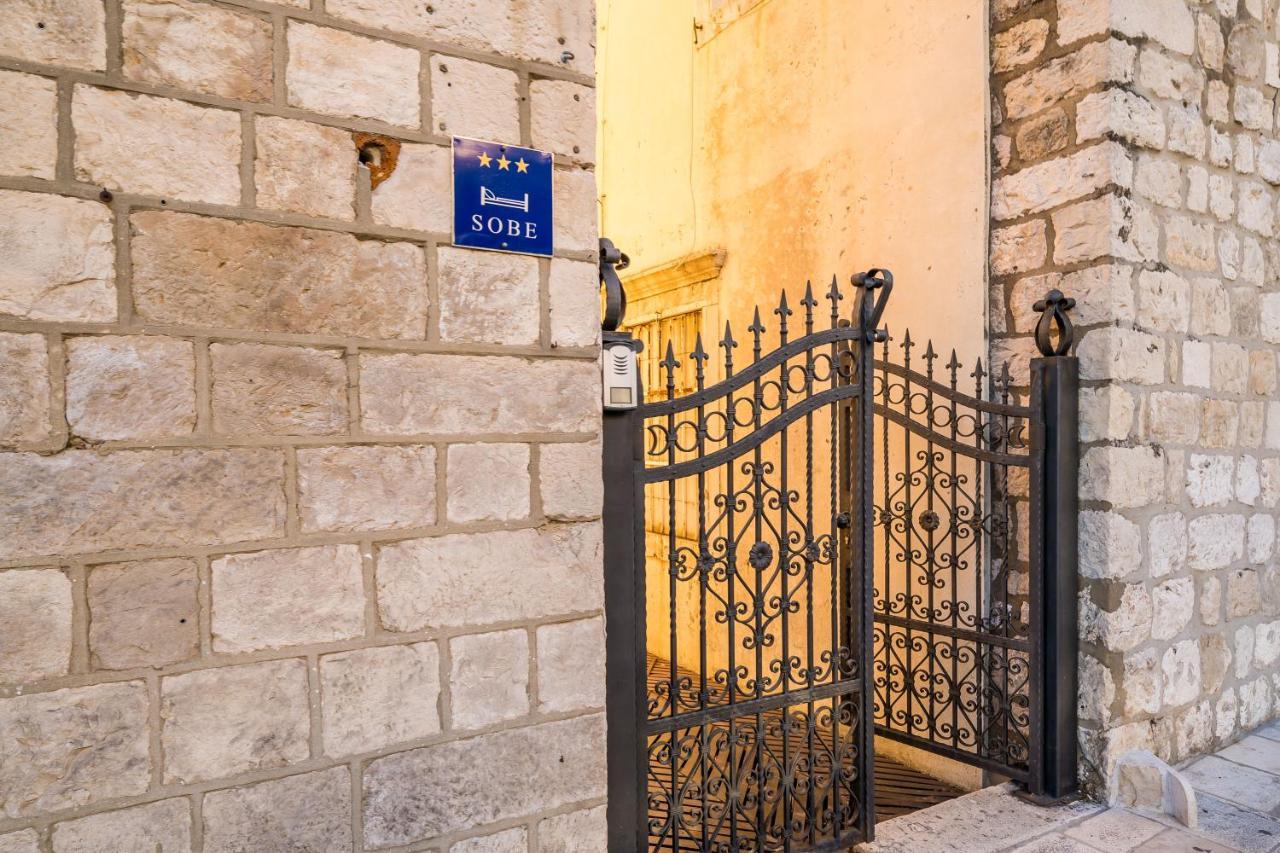 Deluxe Rooms With A Terrace View At Old City Gate Dubrovnik Exterior foto